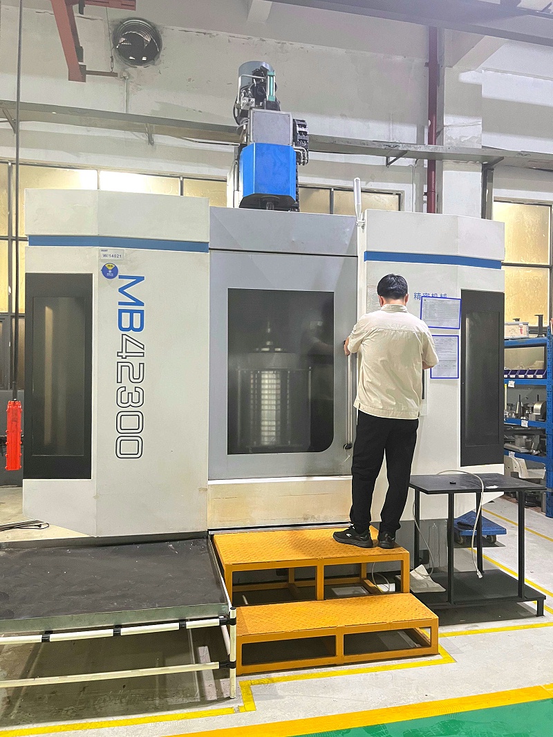 8.高精度数控立式珩磨机